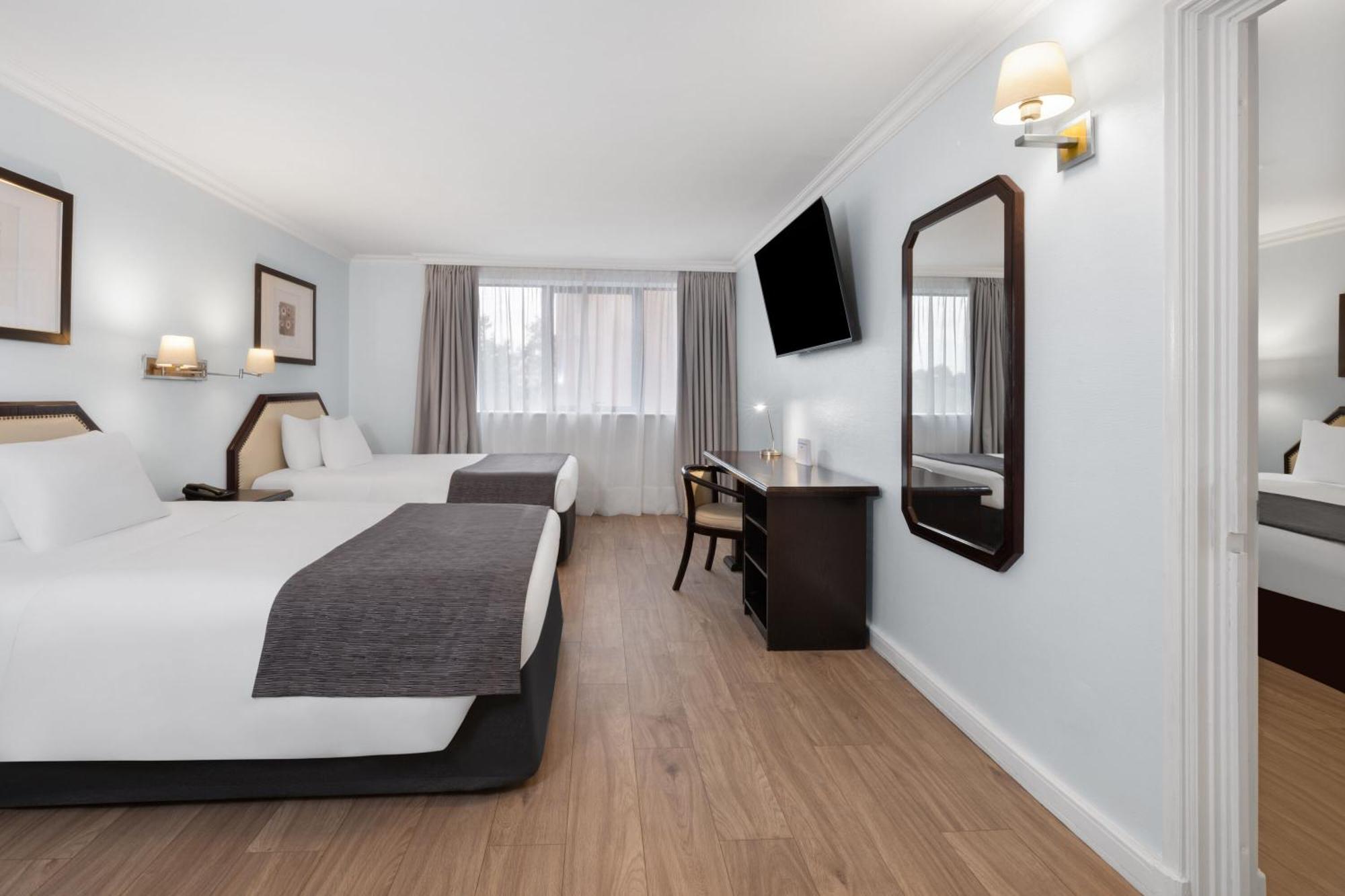 Wyndham Garden Santiago Kennedy Hotel Eksteriør billede