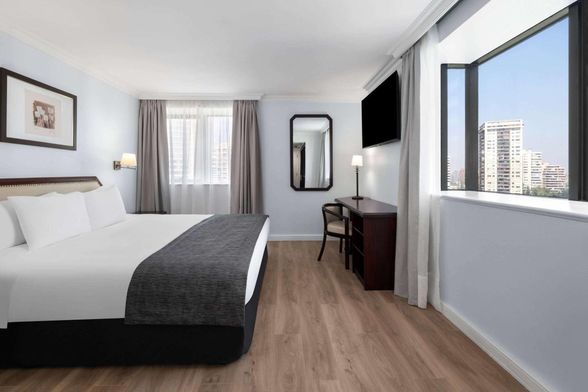 Wyndham Garden Santiago Kennedy Hotel Eksteriør billede