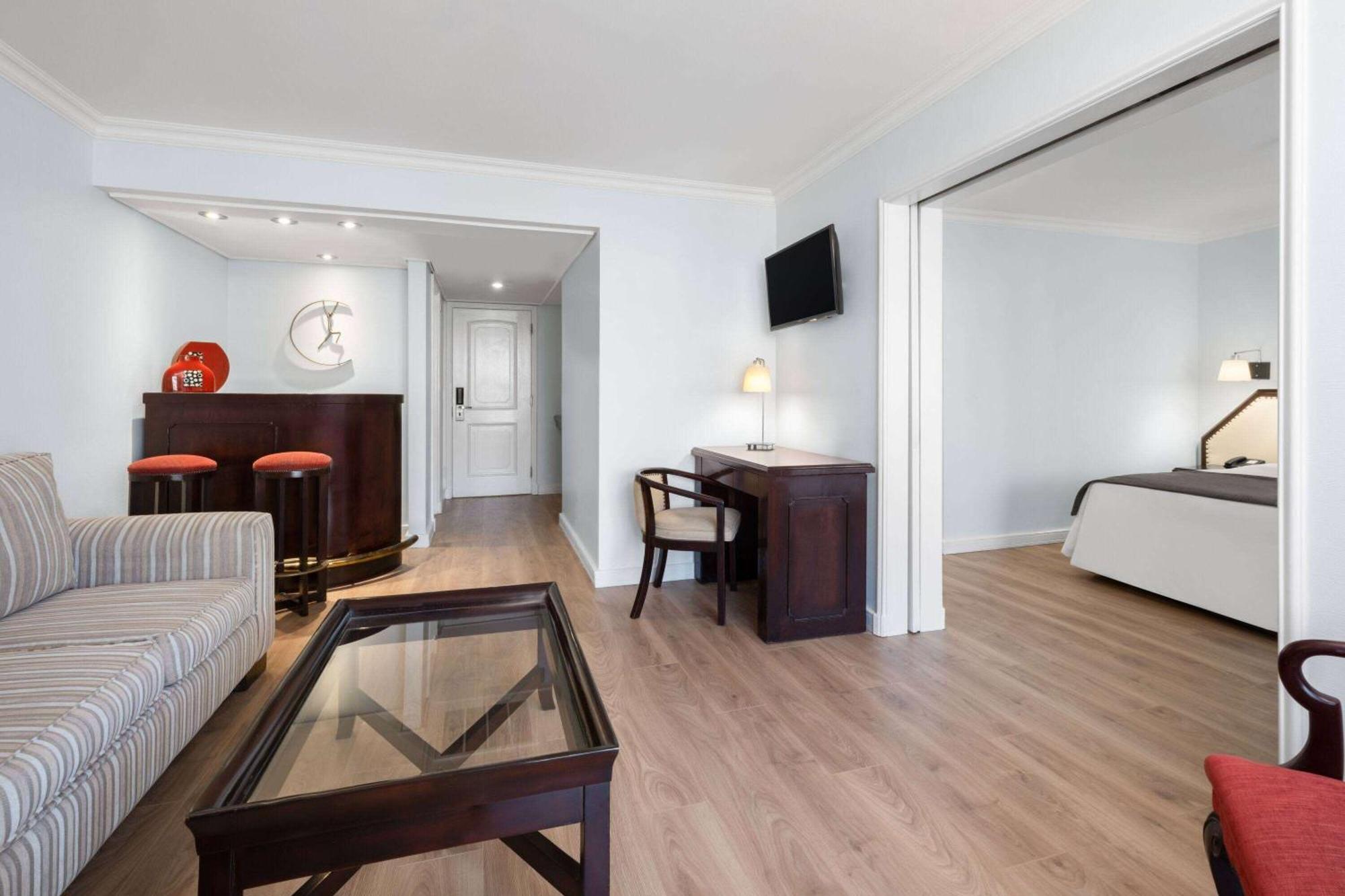 Wyndham Garden Santiago Kennedy Hotel Eksteriør billede