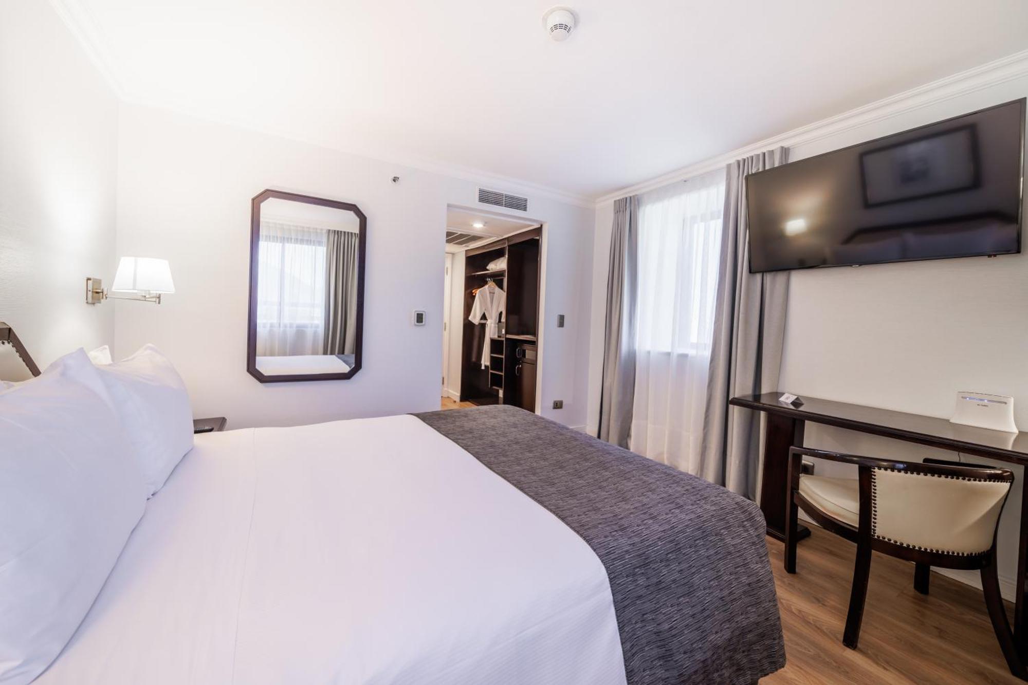 Wyndham Garden Santiago Kennedy Hotel Eksteriør billede
